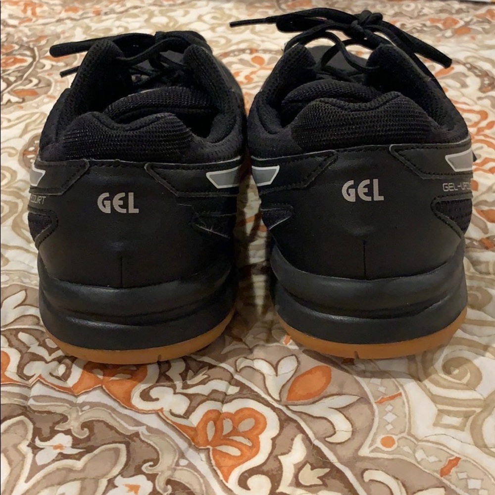 Preowned ASICS volleyball shoes 10.5 - Picture 4 of 7
